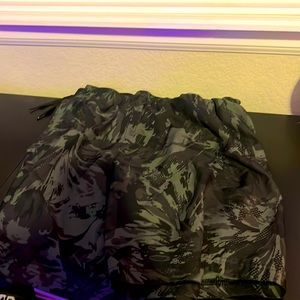 Under armor shorts black and gray splat